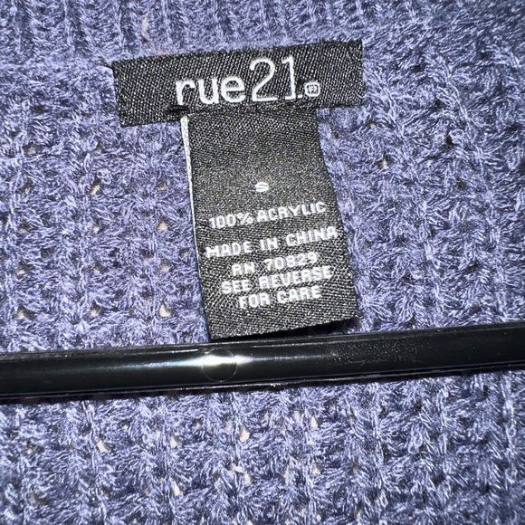 Sweater - Picture 4 of 4